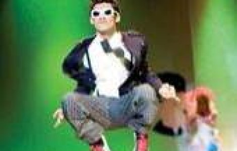 Dan Balan premiaza cea mai buna sosie