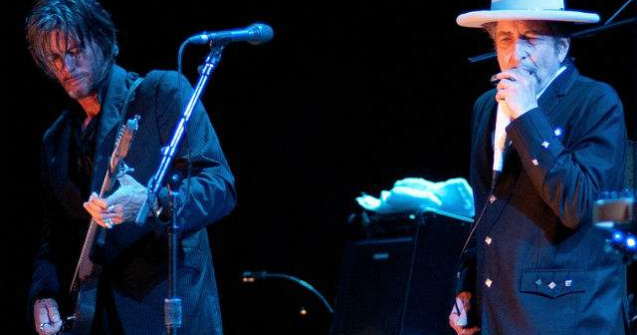 Bob Dylan, numit cel mai bun compozitor de revista Rolling Stone