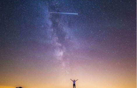 Un fotograf a capturat din greseala Statia Spatiala Internationala
