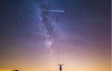 Un fotograf a capturat din greseala Statia Spatiala Internationala