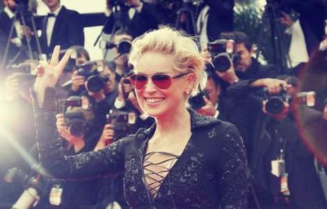  Foto  Sharon Stone a pozat nud pentru revista Harper&#39;s Bazaar