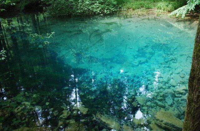 Descopera-ti tara! Lacul care nu ingheata niciodata: Ochiul Beiului