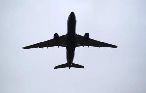 Controlorii de trafic aerian ameninta cu GREVA generala