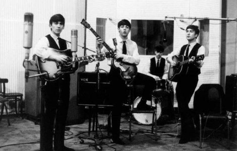 New York: Primul contract semnat de The Beatles, scos la licitatie