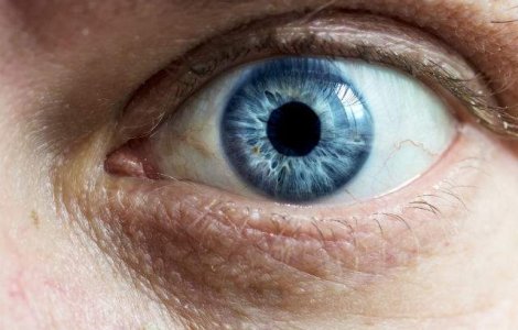 Ce se intampla cand privesti in ochii unei persoane timp de 10 minute