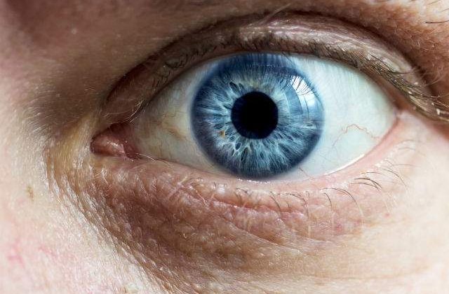 Ce se intampla cand privesti in ochii unei persoane timp de 10 minute