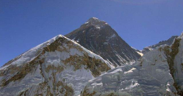 Nepalul a redeschis Everestul pentru alpinisti