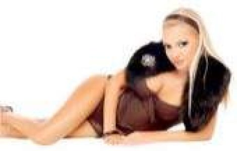 AndreEA isi scoate prietenele din depresie