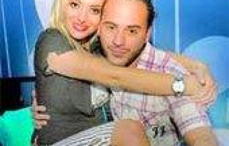 Delia il tine sub papuc pe Matteo