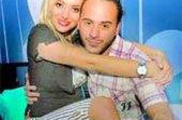 Delia il tine sub papuc pe Matteo