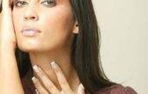 'Fetita' o terorizeaza pe Nicoleta Luciu