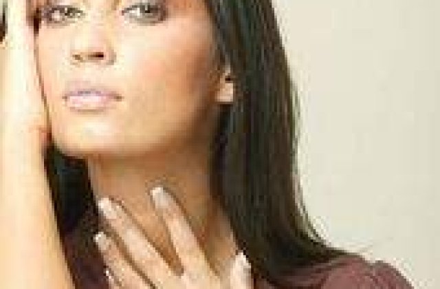 'Fetita' o terorizeaza pe Nicoleta Luciu