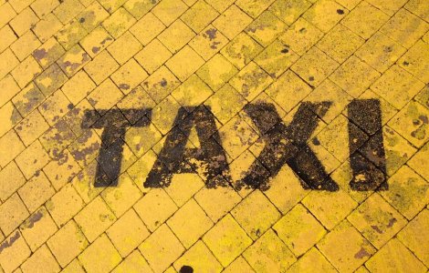 Un campion mondial la aruncarea ciocanului, si-a platit taxiul cu medalia de aur