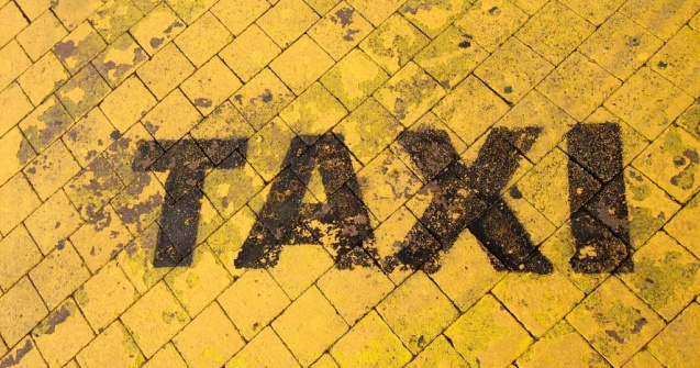 Un campion mondial la aruncarea ciocanului, si-a platit taxiul cu medalia de aur