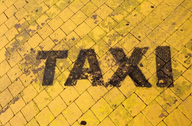 Un campion mondial la aruncarea ciocanului, si-a platit taxiul cu medalia de aur