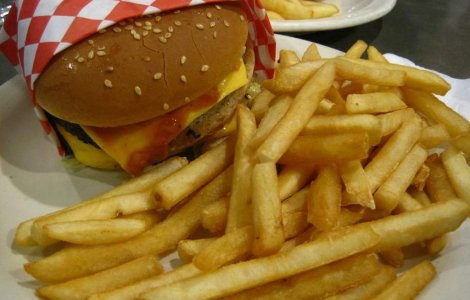 Studiu: De ce aleg consumatorii romani restaurantele de tip fast-food