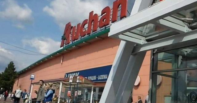 Auchan Titan, cumparat cu tot cu datorii de NEPI