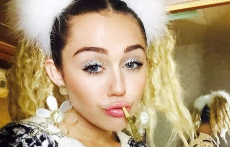Miley Cyrus, cu sanii la vedere intr-un interviu. Ce explicatie a dat