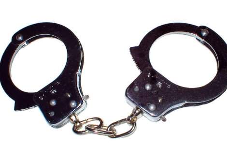 Vaslui: Fetita de 13 ani violata in repetate randuri de tatal sau