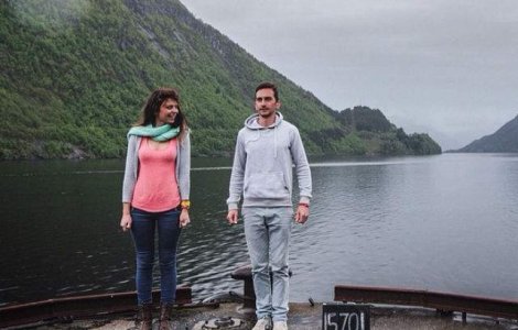 Si-au dat demisia pentru a calatori. Acum au ajuns sa spele toalete