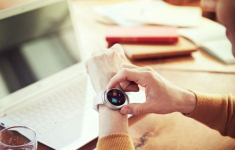 Samsung lanseaza Gear S2, un smartwatch rotund si elegant