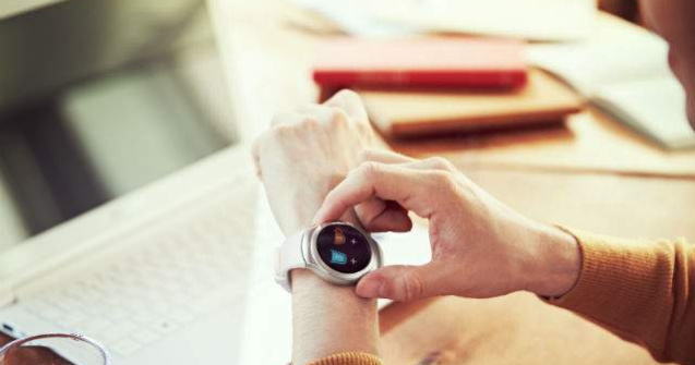 Samsung lanseaza Gear S2, un smartwatch rotund si elegant