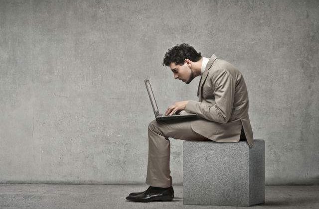 [VIDEO] Ce se intampla in corpul tau atunci cand stai toata ziua pe scaun