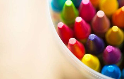  Foto  Uite cum recicleaza acest tata creioanele aruncate de scoli