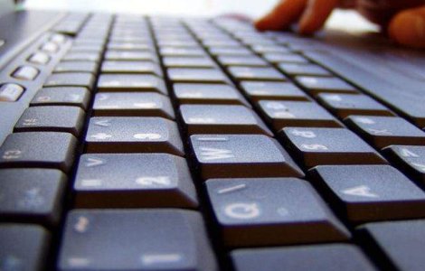 Studiu: Timpul petrecut de adolescenti in fata ecranelor, asociat cu scaderea notelor la examene