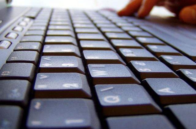 Studiu: Timpul petrecut de adolescenti in fata ecranelor, asociat cu scaderea notelor la examene