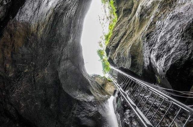 Descopera-ti tara! O experienta uimitoare in mijlocul naturii: Canionul Sapte Scari
