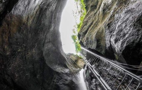  Top  Descopera-ti tara! O experienta uimitoare in mijlocul naturii: Canionul Sapte Scari