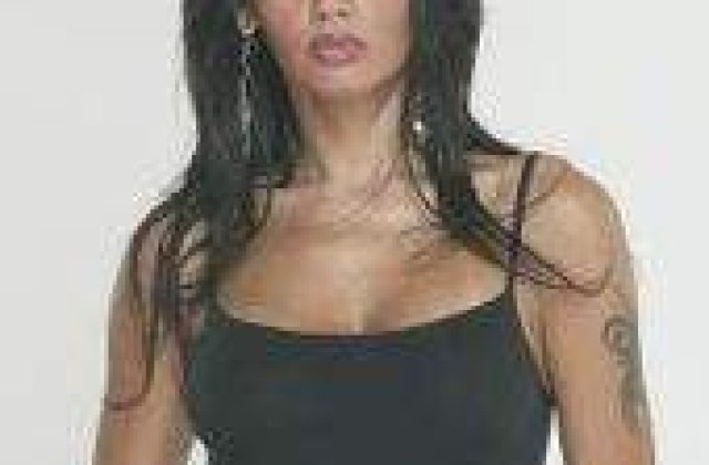 Oana Zavoranu: 'Banuiesc ca mama are un amant mai tanar!'