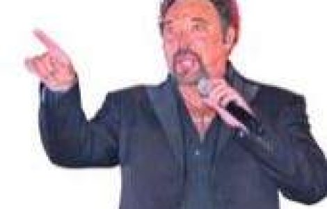 Tom Jones si-a asigurat parul de pe piept