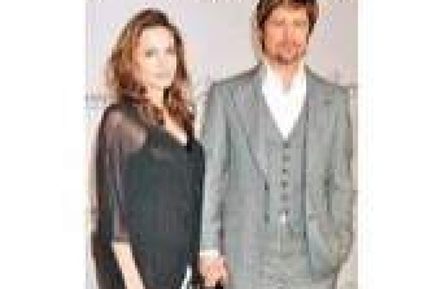 Angelina Jolie, gravida cu tripleti?