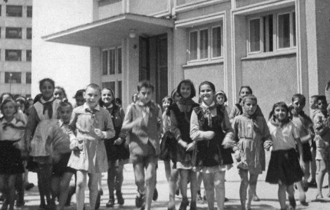  Top  Amintiri din comunism: Cum arata scoala inainte de Revolutia din 1989