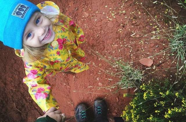 [FOTO] Are doar trei ani, dar escaladeaza muntii ca o profesionista