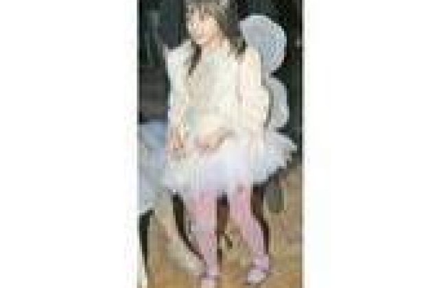 Loredana si-a filmat fetita costumata in fluture!