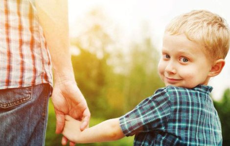  Foto  Asta inseamna sa fii parinte! Uite ce face acest tata pentru fiul sau