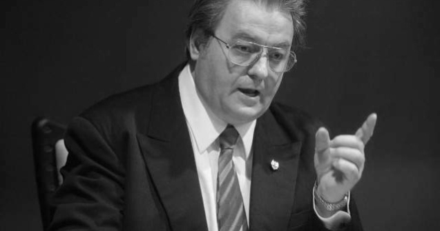 Senat: Moment de reculegere tinut in memoria lui Corneliu Vadim Tudor