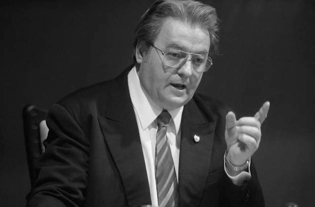 Senat: Moment de reculegere tinut in memoria lui Corneliu Vadim Tudor