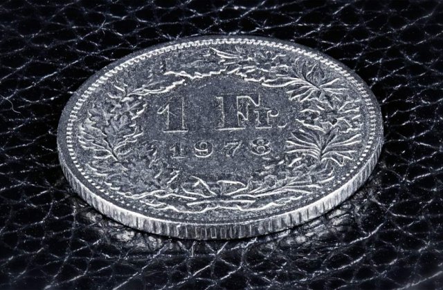 BNE: Francul elvetian, inca supraevaluat