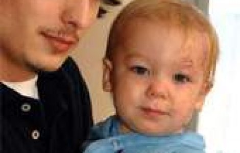 Un bebelus a supravietuit tornadei care i-a ucis mama