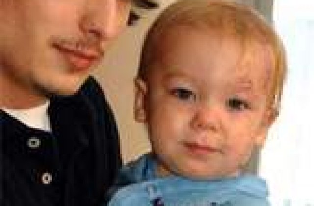 Un bebelus a supravietuit tornadei care i-a ucis mama