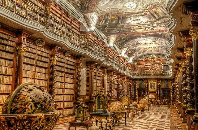 [FOTO] Biblioteca Klementinum, din Praga, cea mai frumoasa din lume