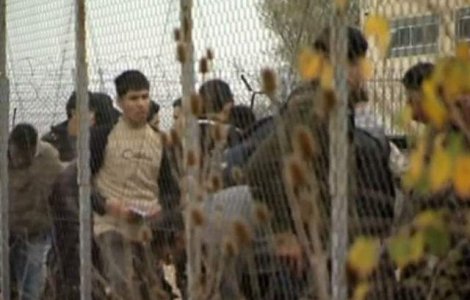 Sute de imigranti blocati la frontiera Turciei cu Grecia au intrat in greva foamei