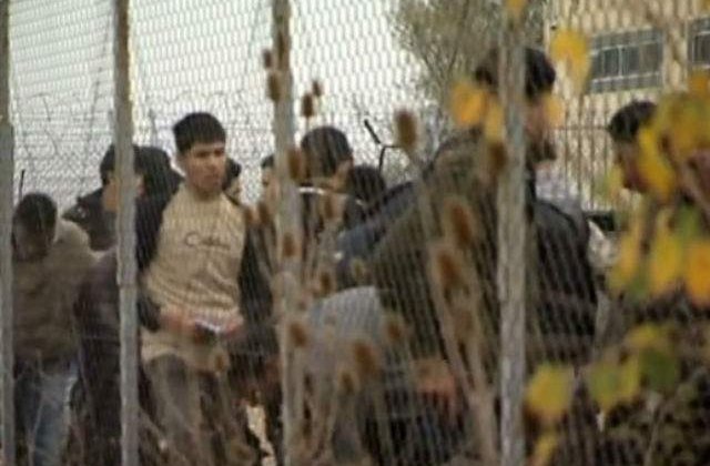 Sute de imigranti blocati la frontiera Turciei cu Grecia au intrat in greva foamei