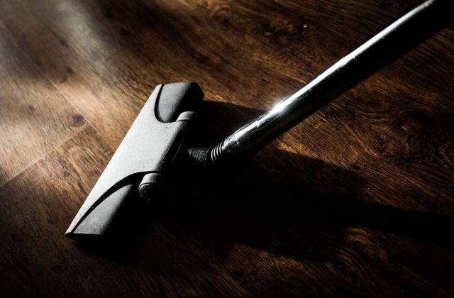 Ce GRESELI faci cand folosesti aspiratorul