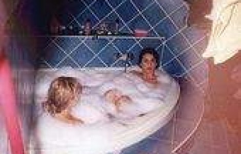 Scene fierbinti cu Cristina Cioran si Paula Chirila