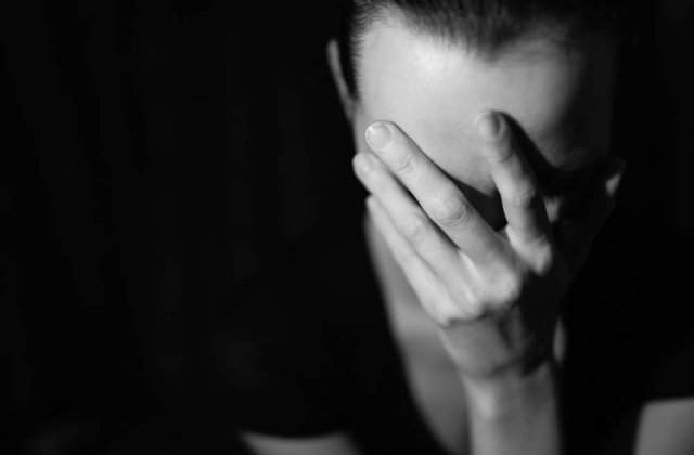 Nu te lasa infrant! Metode usoare de a scapa de INGROZITOARELE dureri de cap